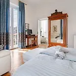 Ehemaliger Palast, Malerische Wohnung, Seeblick, Stellplatz لافينو
