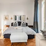 شقة Ehemaliger Palast, Malerische Wohnung, Seeblick, Stellplatz لافينو