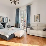 Ehemaliger Palast, Malerische Wohnung, Seeblick, Stellplatz