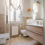 Ehemaliger Palast, Malerische Wohnung, Seeblick, Stellplatz شقة لافينو