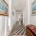 Ehemaliger Palast, Malerische Wohnung, Seeblick, Stellplatz لافينو