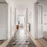 Ehemaliger Palast, Malerische Wohnung, Seeblick, Stellplatz لافينو