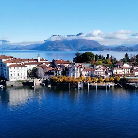 Ehemaliger Palast, Malerische Wohnung, Seeblick, Stellplatz Лавено