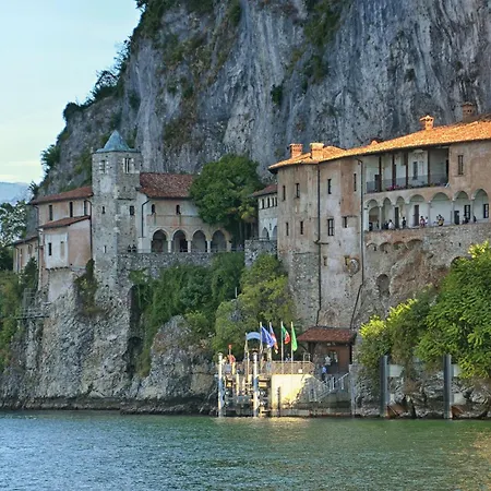 Ehemaliger Palast, Malerische Wohnung, Seeblick, Stellplatz * Лавено