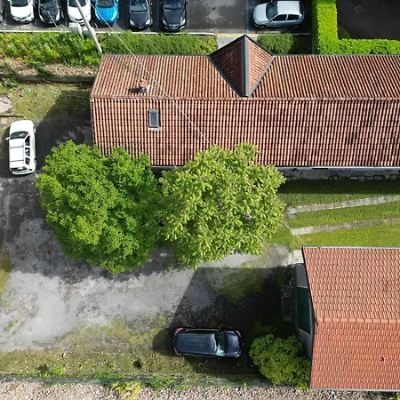 Ehemaliger Palast, Malerische Wohnung, Seeblick, Stellplatz * Laveno