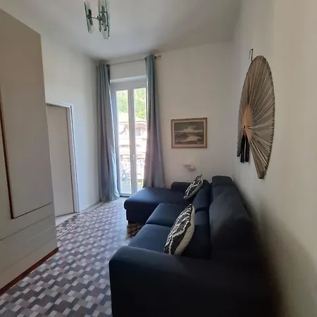 Ehemaliger Palast, Malerische Wohnung, Seeblick, Stellplatz