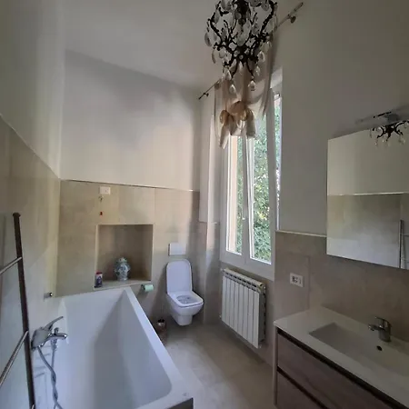 Ehemaliger Palast, Malerische Wohnung, Seeblick, Stellplatz