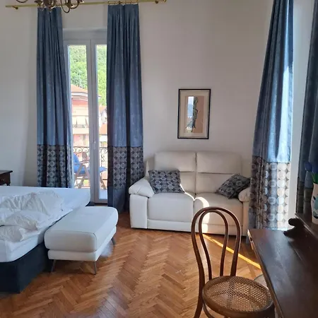 Ehemaliger Palast, Malerische Wohnung, Seeblick, Stellplatz * Laveno