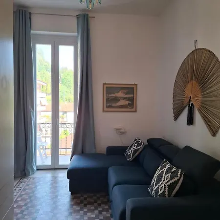 Апартаменты Ehemaliger Palast, Malerische Wohnung, Seeblick, Stellplatz Лавено