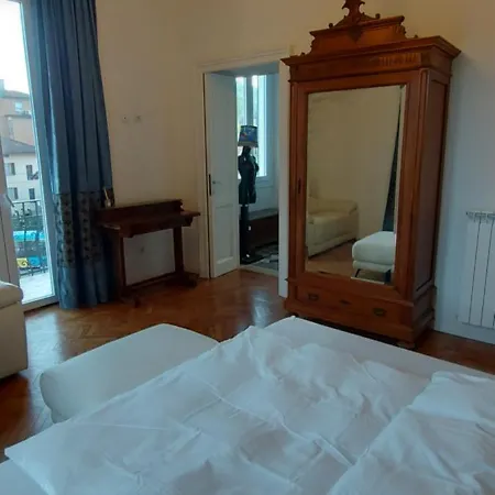 Апартаменты Ehemaliger Palast, Malerische Wohnung, Seeblick, Stellplatz