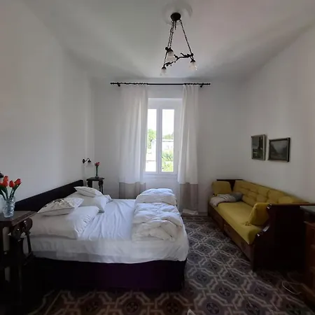 Appartement Ehemaliger Palast, Malerische Wohnung, Seeblick, Stellplatz Laveno