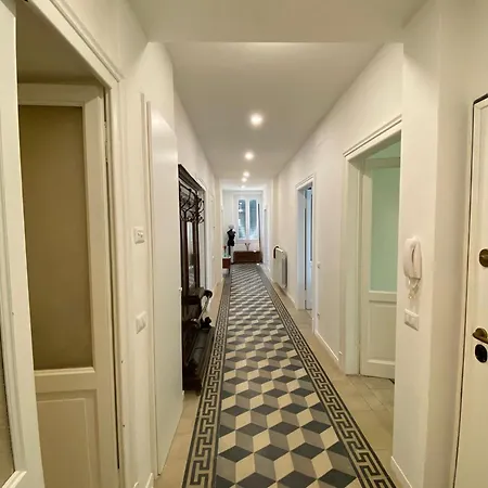 Ehemaliger Palast, Malerische Wohnung, Seeblick, Stellplatz Апартаменты Лавено