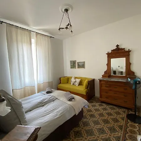 Апартаменты Ehemaliger Palast, Malerische Wohnung, Seeblick, Stellplatz *