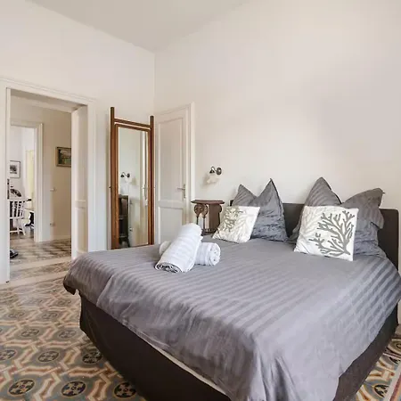 Ehemaliger Palast, Malerische Wohnung, Seeblick, Stellplatz Apartment *