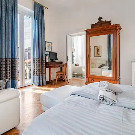 Ehemaliger Palast, Malerische Wohnung, Seeblick, Stellplatz Лавено