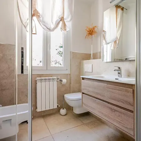 Ehemaliger Palast, Malerische Wohnung, Seeblick, Stellplatz Апартаменты Лавено