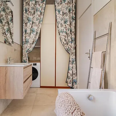 Апартаменты Ehemaliger Palast, Malerische Wohnung, Seeblick, Stellplatz