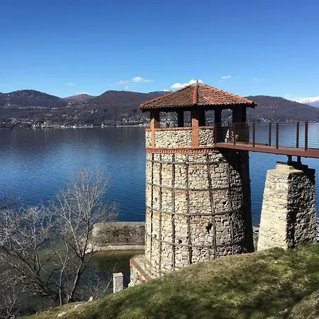 Ehemaliger Palast, Malerische Wohnung, Seeblick, Stellplatz Laveno