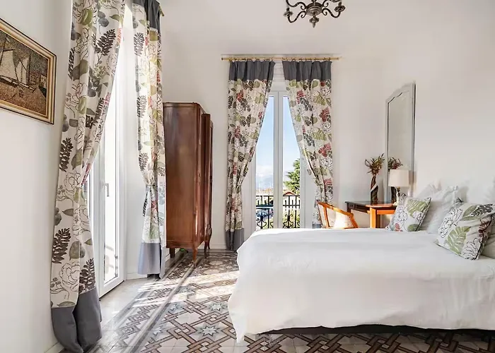 Apartament Ehemaliger Palast, Malerische Wohnung, Seeblick, Stellplatz *