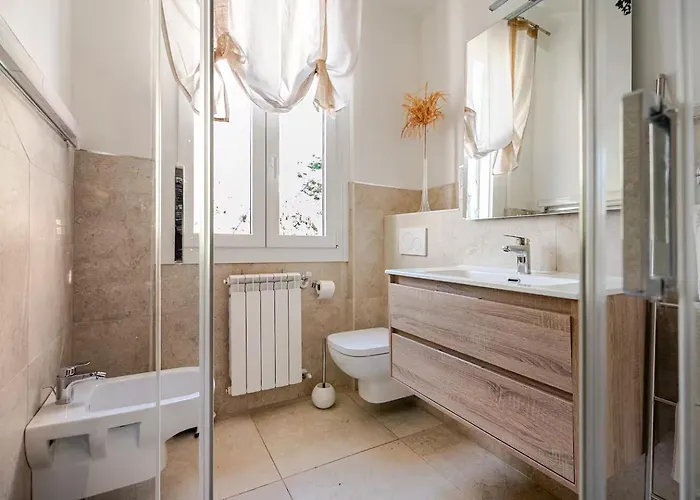 Ehemaliger Palast, Malerische Wohnung, Seeblick, Stellplatz Apartament Laveno