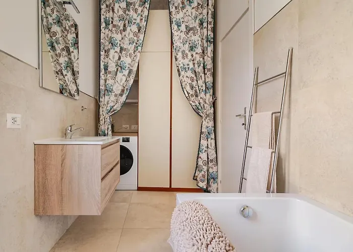 Apartament Ehemaliger Palast, Malerische Wohnung, Seeblick, Stellplatz