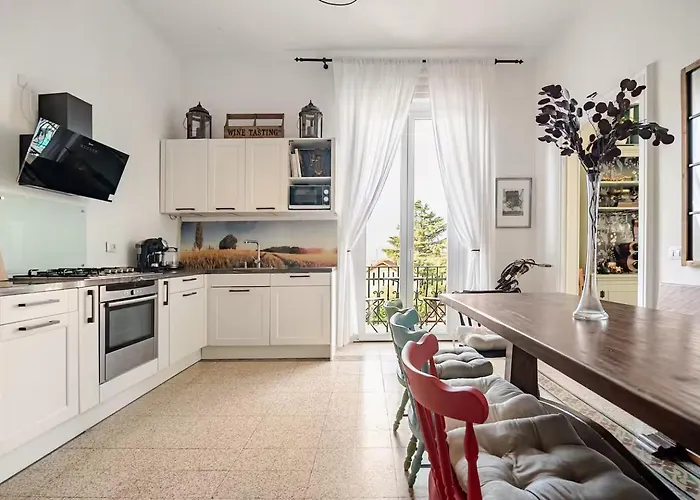 Ehemaliger Palast, Malerische Wohnung, Seeblick, Stellplatz Apartament *