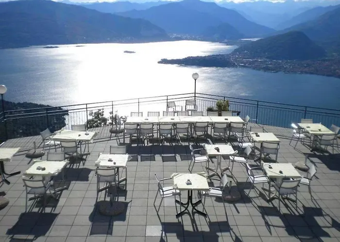 Ehemaliger Palast, Malerische Wohnung, Seeblick, Stellplatz * Laveno