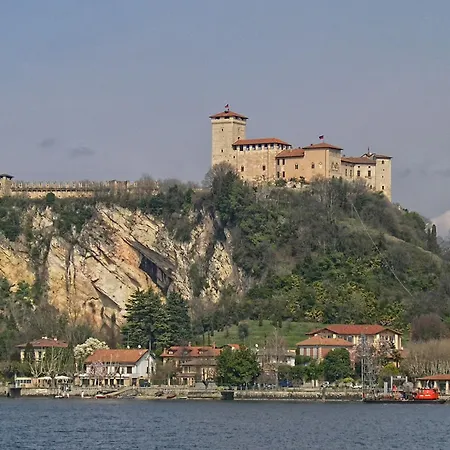 Malerische Seeblick Boots-trailer Stellpl Laveno