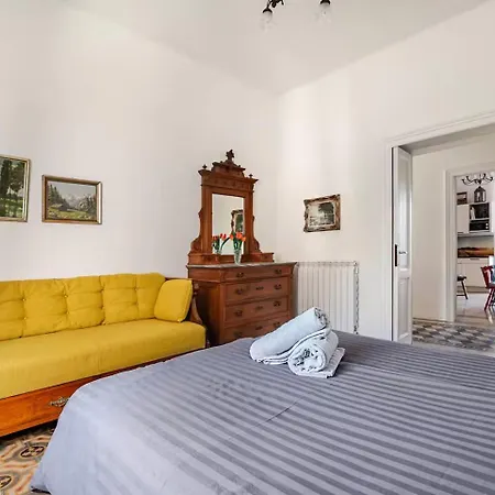 Ehemaliger Palast, Malerische Wohnung, Seeblick, Stellplatz Διαμέρισμα Laveno