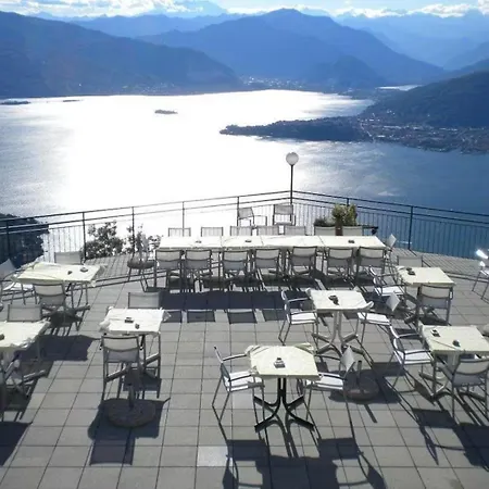 Ehemaliger Palast, Malerische Wohnung, Seeblick, Stellplatz * Laveno