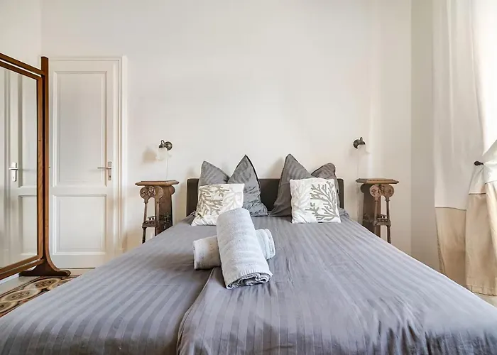 Ehemaliger Palast, Malerische Wohnung, Seeblick, Stellplatz Διαμέρισμα