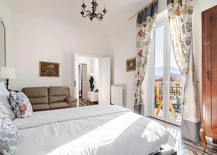 Ehemaliger Palast, Malerische Wohnung, Seeblick, Stellplatz