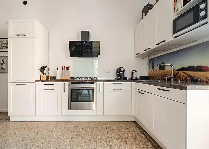 Ehemaliger Palast, Malerische Wohnung, Seeblick, Stellplatz