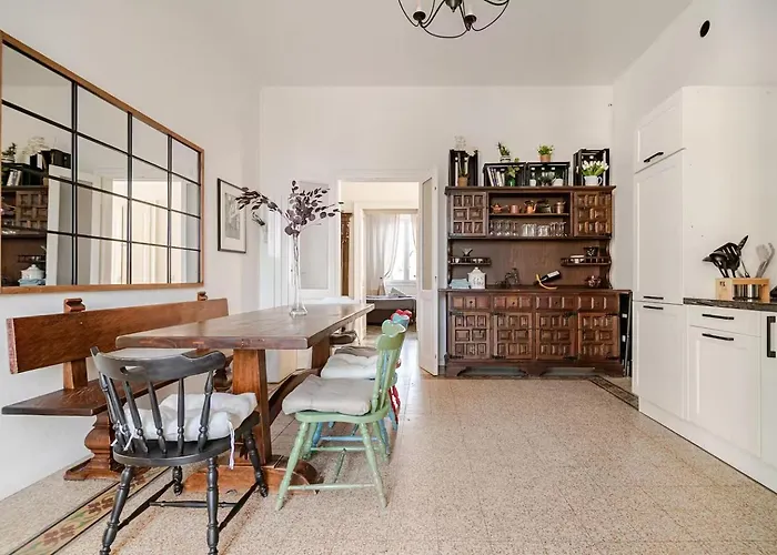 Ehemaliger Palast, Malerische Wohnung, Seeblick, Stellplatz Laveno