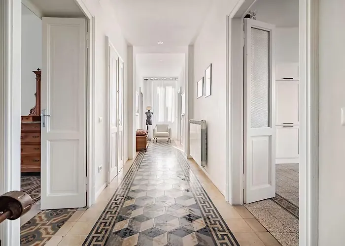 Ehemaliger Palast, Malerische Wohnung, Seeblick, Stellplatz Laveno