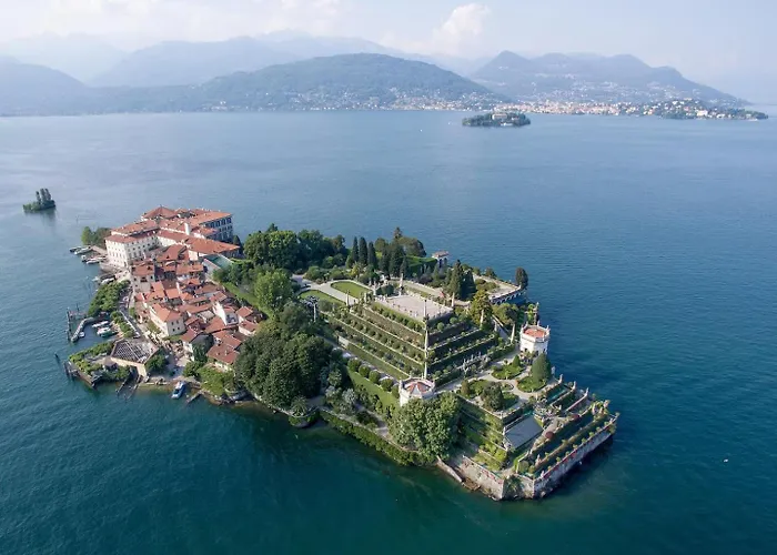 Ehemaliger Palast, Malerische Wohnung, Seeblick, Stellplatz * Laveno